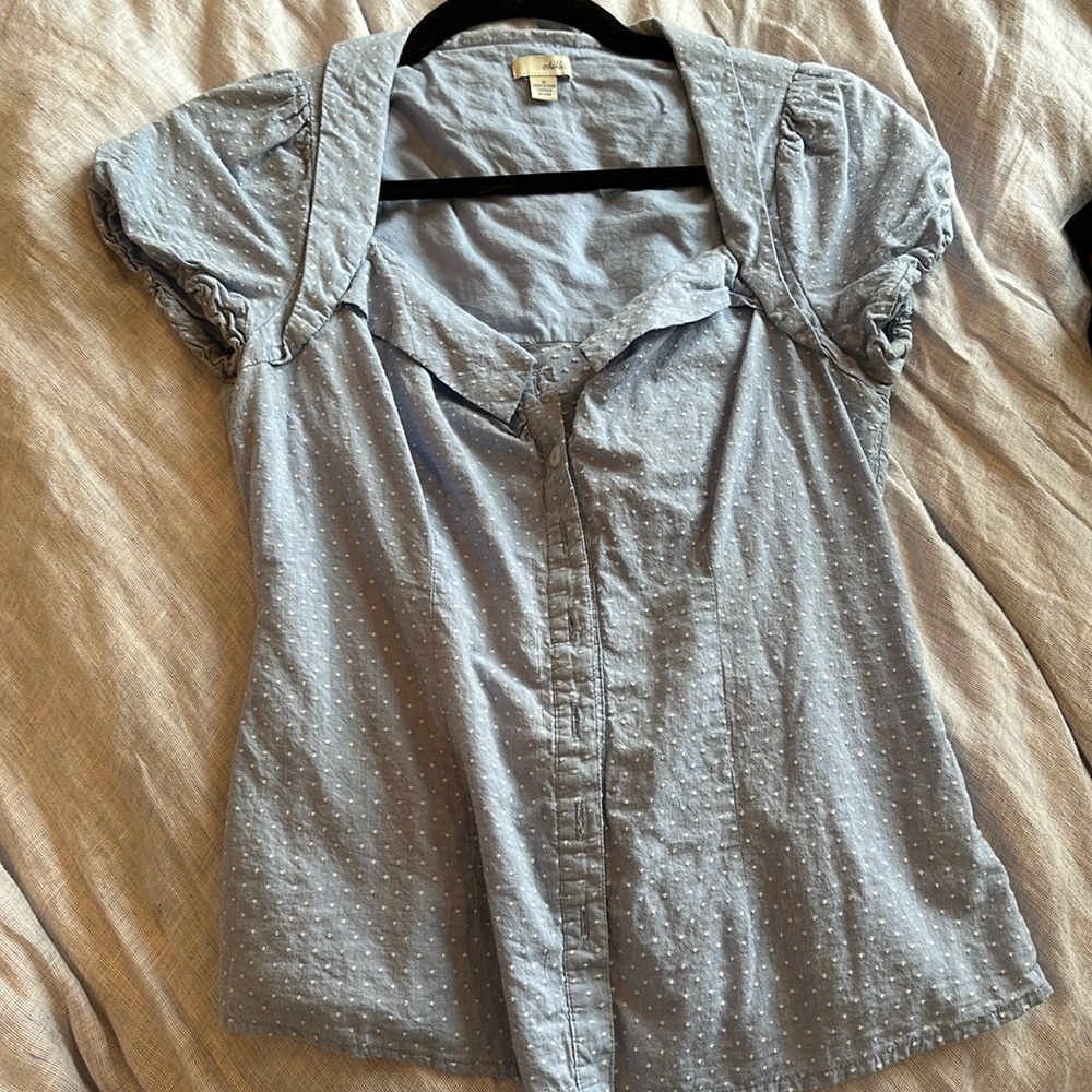 Anthropologie baby blue with white dots sweetheart neckline top, size 0